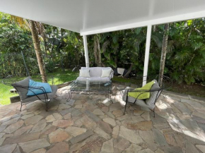 Bas de villa F2 clôturé avec jardin au Lamentin